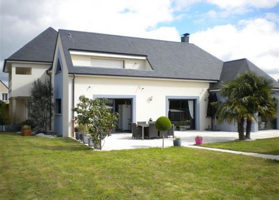 MAISON D'ARCHITECTE DE 2009 AVEC PISCINE CHAUFFE A VENDRE 3 MINUTES LE MANS NORD