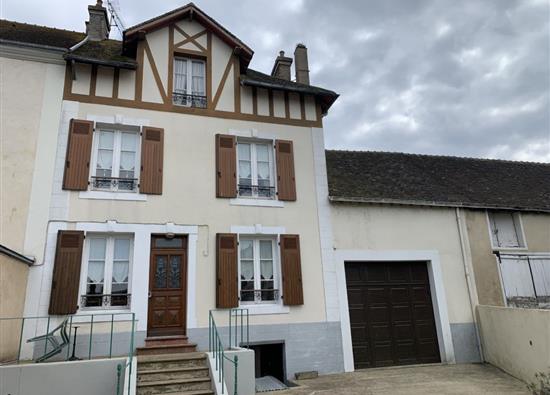 MAISON BOURGEOISE- 4 CHAMBRES - 2 GARAGES A VENDRE BEAUMONT SUR SARTHE