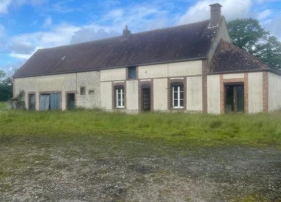 CORPS DE FERME SUR 11.2 HECTARES AVEC PIECE D'EAU A VENDRE PROCHE DE MORTAGNE AU PERCHE