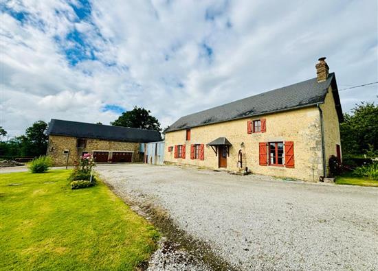 TRES BEAU CORPS DE FERME SUR 3.2 HECTARES A VENDRE PERIPHERIE DU MELE SUR SARTHE