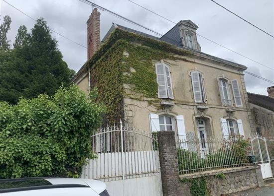 MAISON DE MAITRE ET SA MAISON D'AMIS SUR 4950M A VENDRE PROCHE D'ALENCON