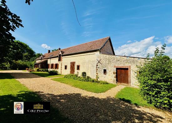 DEMEURE SUR 11642M  et 2 MAISON D'AMIS  (1.16 hectares) A VENDRE PERIPHERIE DE MORTAGNE AU PERCHE