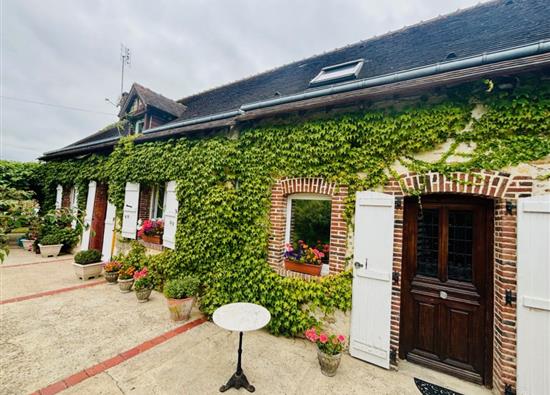 PROPRIETE SUR 1000 M - 3 CHAMBRES A VENDRE EN PERIPHERIE DU MELE SUR SARTHE