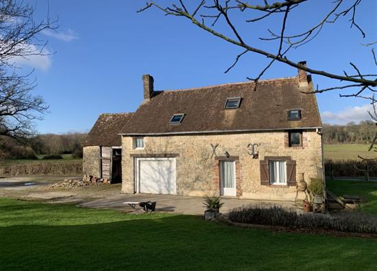 JOLIE MAISON EN PIERRE SUR 2000M A VENDRE BURSARD